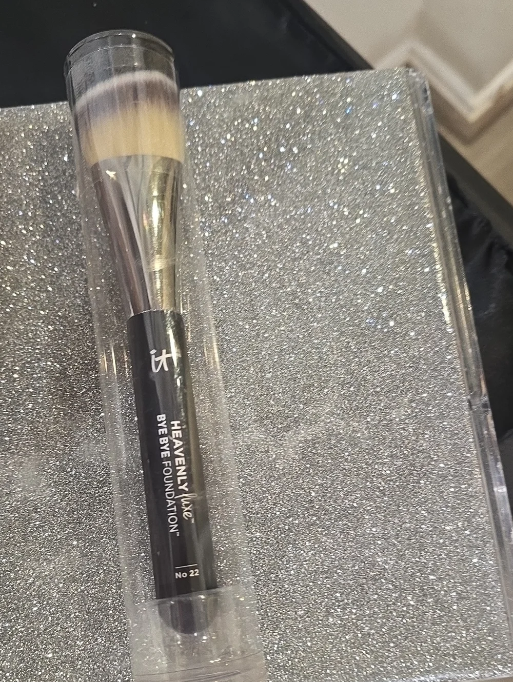 IT Cosmetics Heavenly Luxe Bye Bye Skin Perfecting Foundation Brush No 22